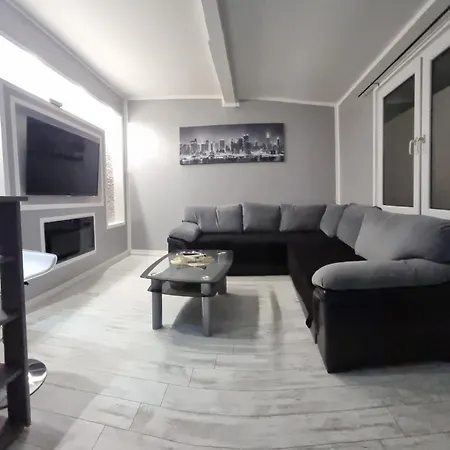 Luxury Apartment *